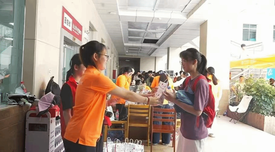 33E22